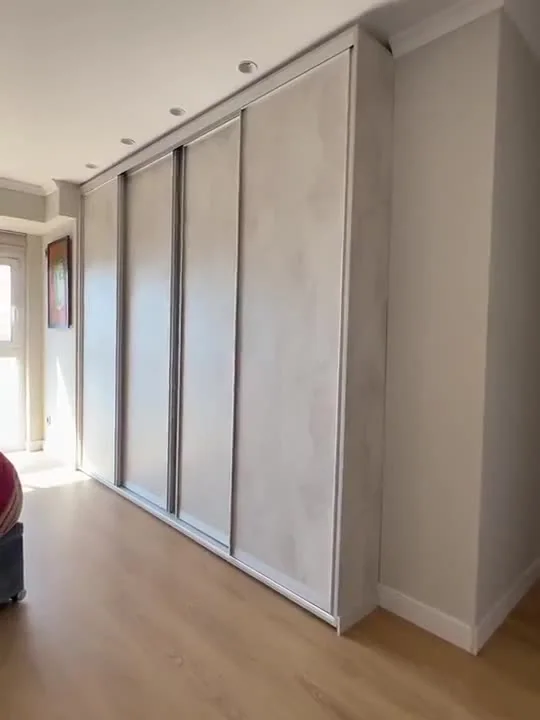 Floor-to-ceiling sliding wardrobes