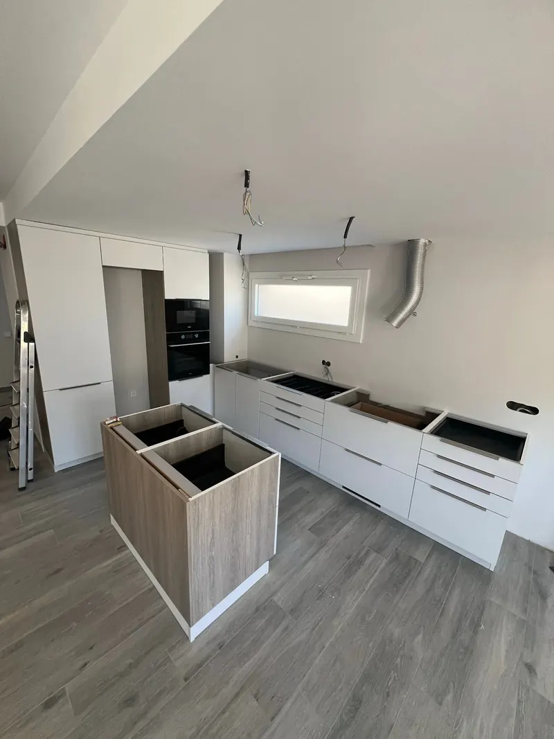 White and oak kitchen with an island, fitted by AB Woodwork